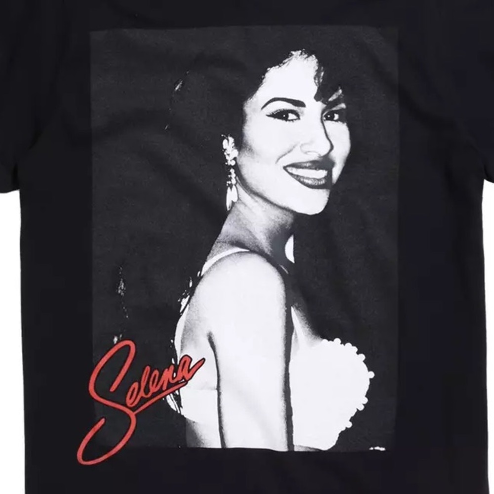 Selena 🌹 Black & White Portrait Tee - Picture 6 of 7